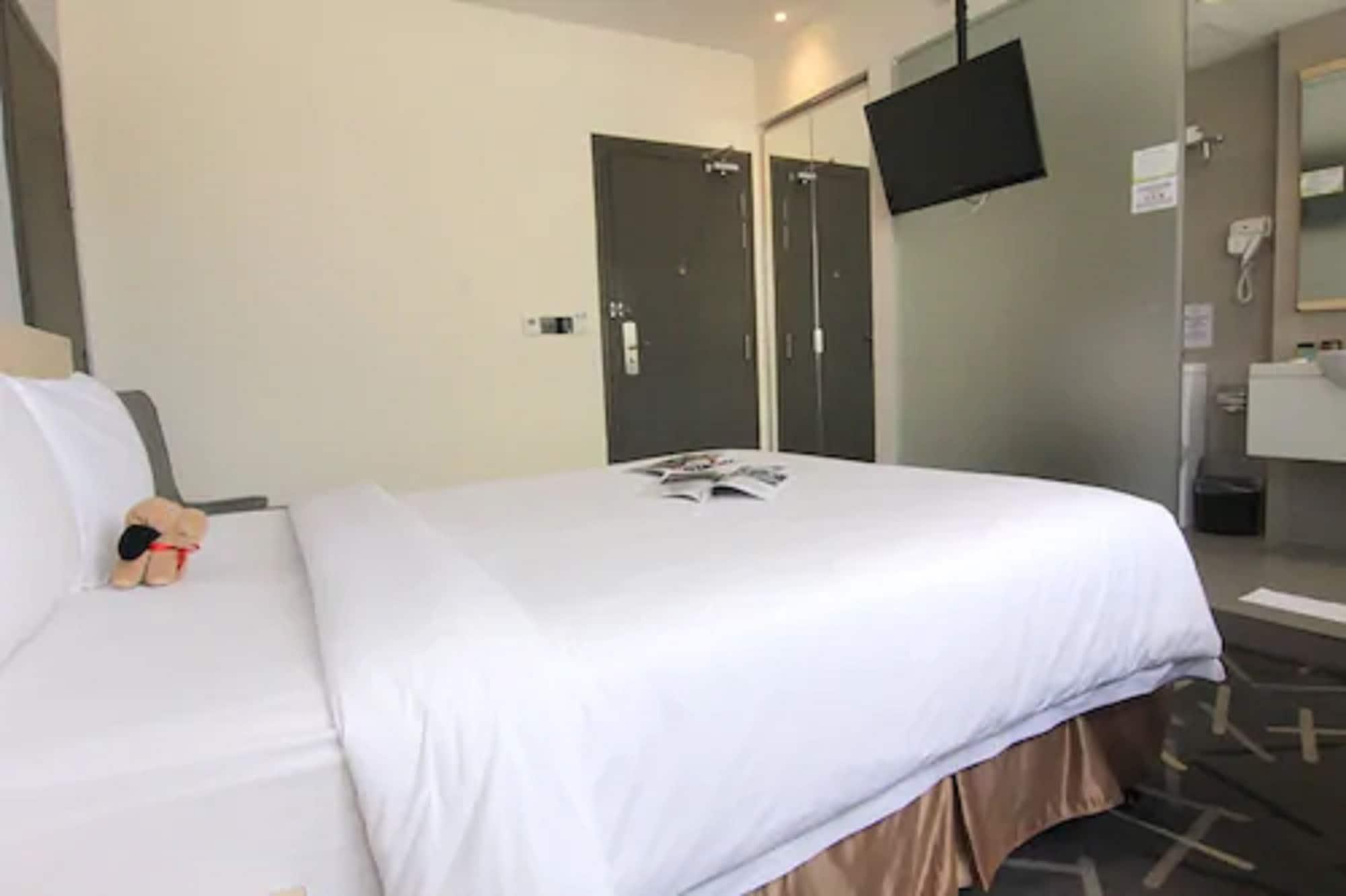 Pacific Express Market Hotel 3*