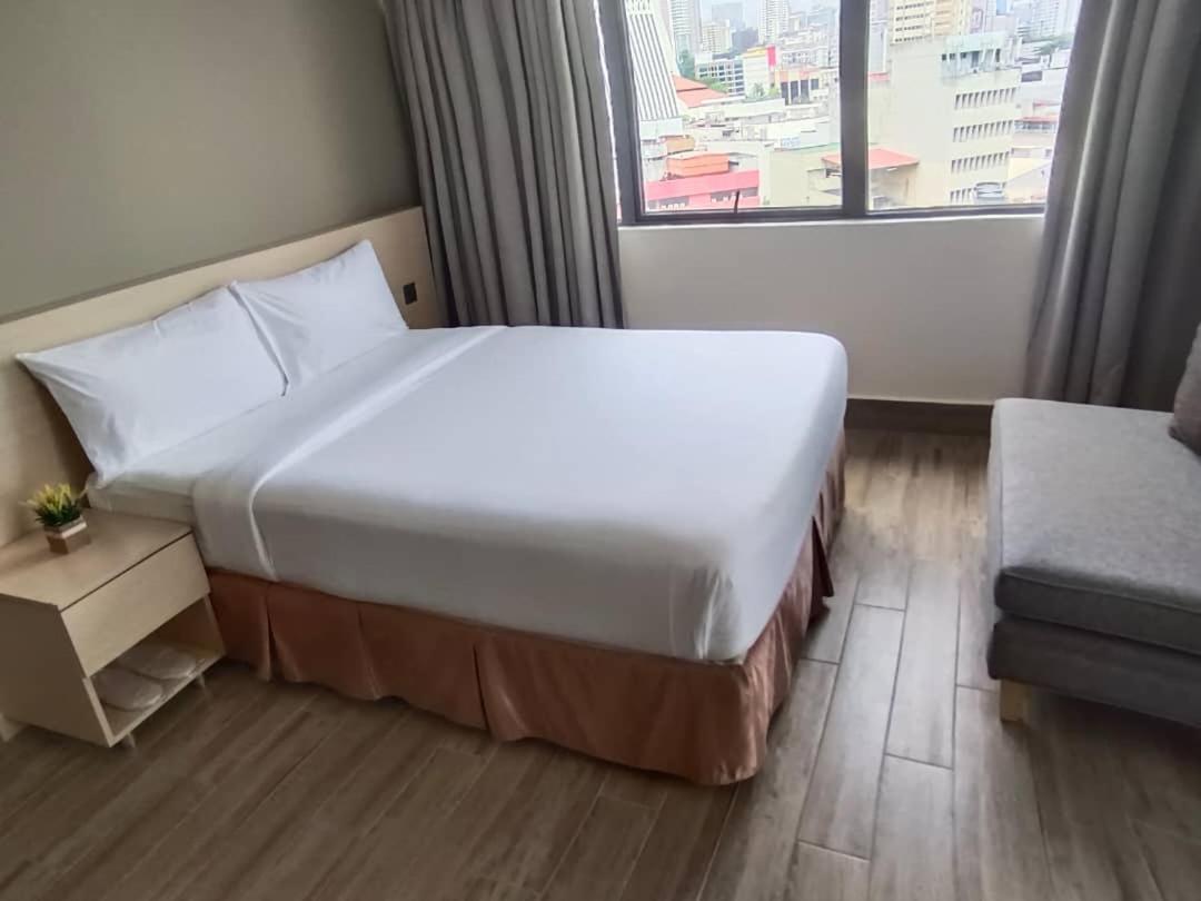 Pacific Express Market Hotel 3*