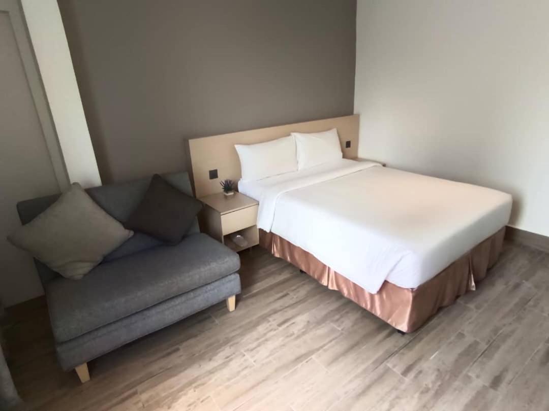 Pacific Express Market Hotel